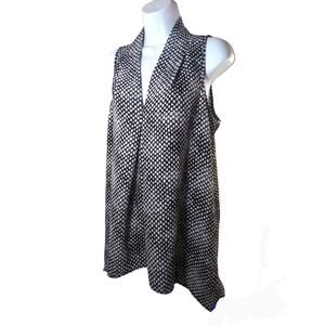 Grey & Gray Women's Medium Sleeveless Blouse Black White Patterned Asymmetrical